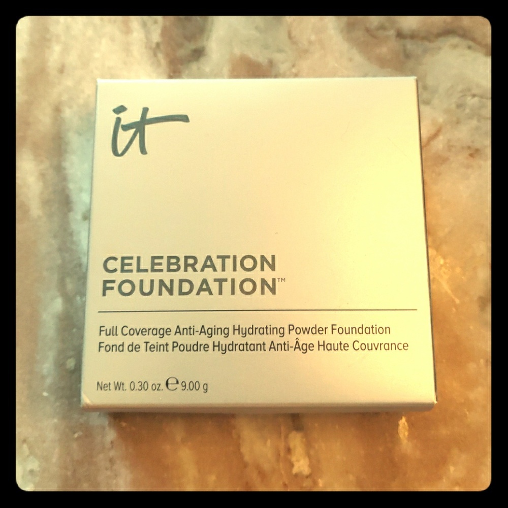New it cosmetics Celebration Foundation in Light